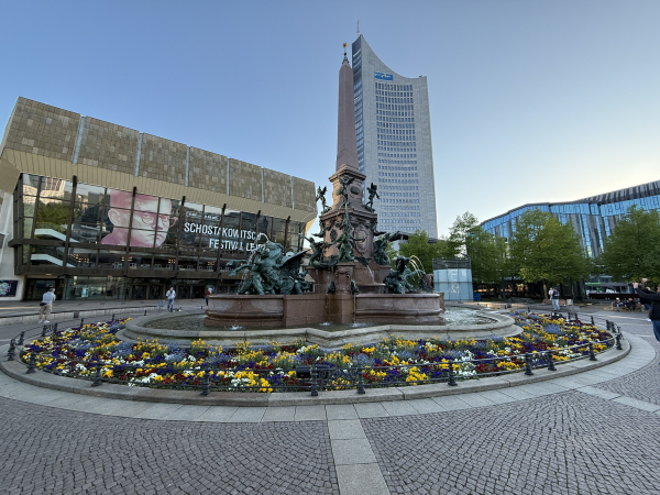 Augustusplatz mit Oper und Gewandhaus