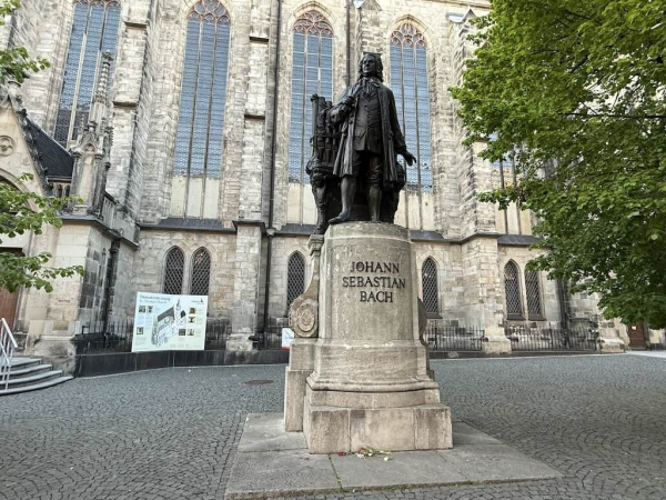 Thomaskirche (mit Bachdenkmal und Bachmuseum)